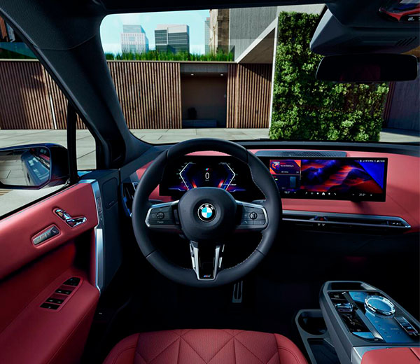 Over snuden af rød bil.