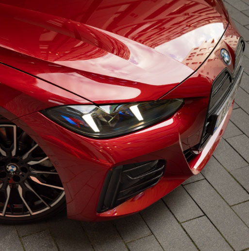 Over snuden af rød bil.